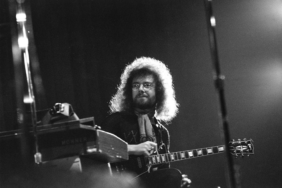 Deconstruyendo a Robert Fripp: un paseo por las guitarras y efectos de King Crimson - La Tercera