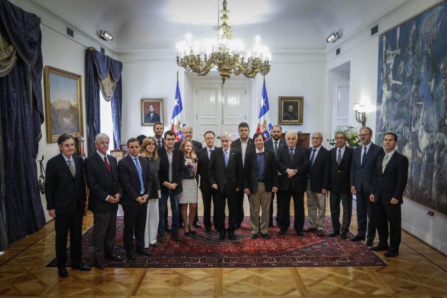 El presidente recibe a representantes del empresariado chileno