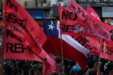 Marcha en Uruguay contra plebiscito que busca crear Guardia Nacional integrada por militares