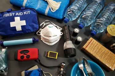 ¿Qué debe tener un kit de emergencia? Revisa la lista de artículos