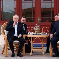 Zelensky admite en Kharkiv que situación es “extremadamente difícil” mientras Putin y Xi ratifican alianza en Beijing