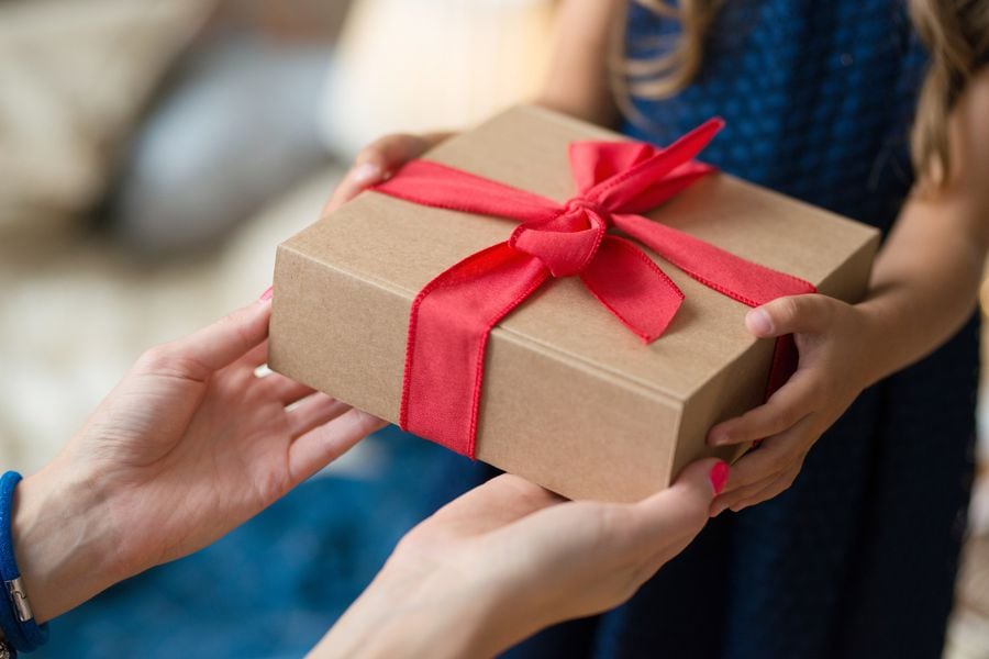 Qué regalar por amigo invisible? Mira estos 10 regalos baratos