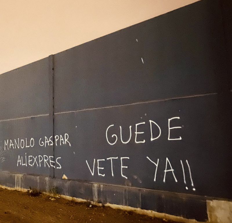 Uno de los mensajes que dejaron los hinchas de Málaga contra Pablo Guede.