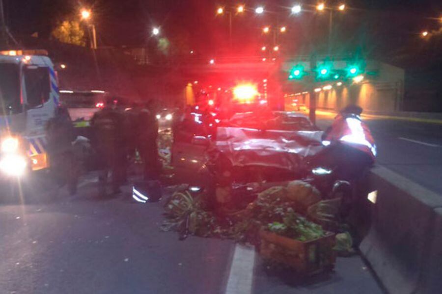 Colisión en acceso Sur de Santiago deja dos lesionados La Tercera