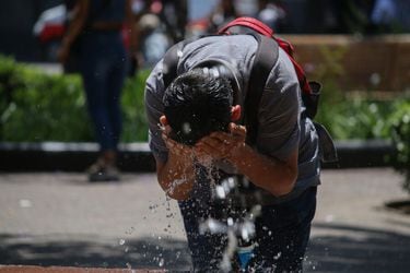 Ola de calor golpea a Santiago: termómetro alcanzará hasta 35°C 