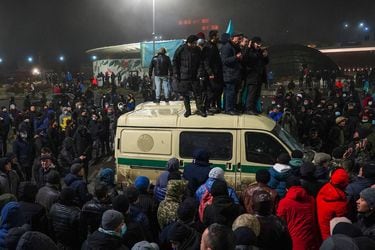 Kazajistán: cerca de 5.800 detenidos hoy y 164 personas murieron en una semana de protestas