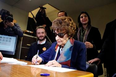 Ángela Jeria firmó por candidatura de Alejandro Guillier