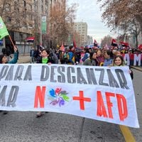 Comenzó marcha nacional NO+AFP: recorrido en Santiago tendrá acto de cierre en Santa Rosa