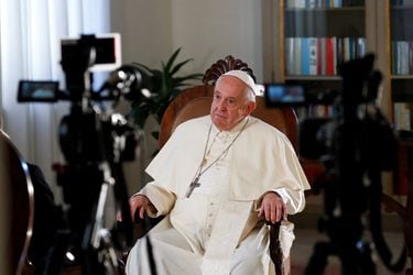 Papa Francisco niega que planee renunciar pronto y desliza posibilidad de visitar Moscú y Kiev