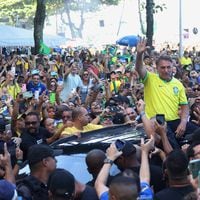 Bolsonaro pide de nuevo la amnistía política y exalta a Elon Musk en Río de Janeiro 