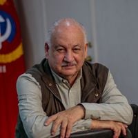 Teillier en siete momentos: el exjefe militar del PC que trajo de vuelta a los comunistas al poder