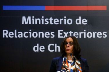 Cancillería confirma vuelo que evacuará a chilenos varados en Perú en medio de crisis