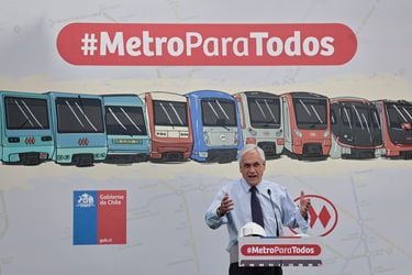 El Presidente Sebastián Piñera encabezó la ceremonia de inicio de las obras de construcción de la Línea 7 de Metro de Santiago. Foto: Karin Pozo / Agencia Uno.