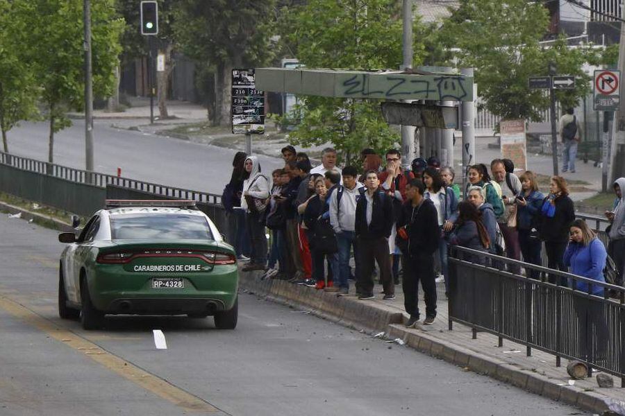 Comercio Personas intentan tomar locomoción ras el cierre del Metro