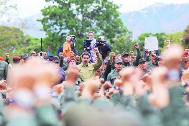 Maduro dice que militares desertores conspi (44513156)