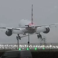 Registran el angustiante aterrizaje de un Boeing 777 en Inglaterra