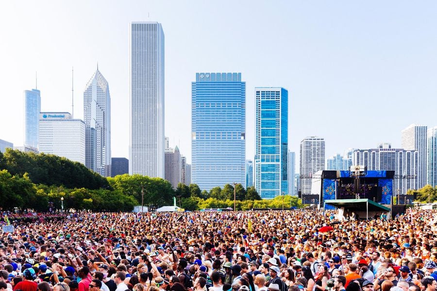 huge-crowds-enjoy-lollapalooza-2014-festival-in-grant-park-chicago