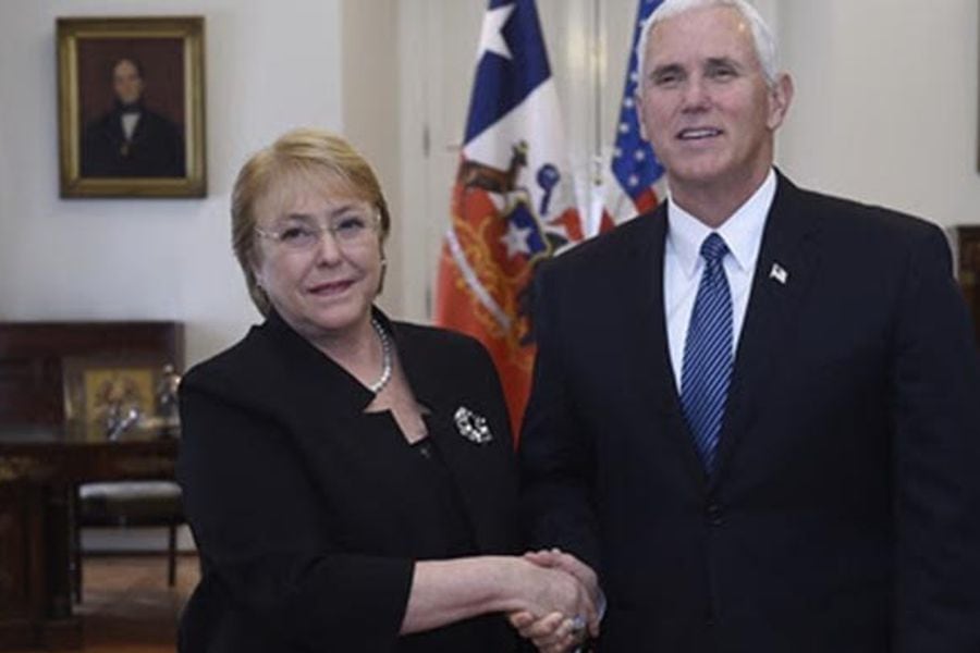 Bachelet y Mike Pence