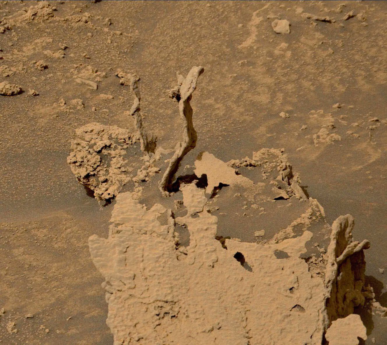 Rover de la Nasa detecta dos extrañas y desconcertantes formaciones en Marte