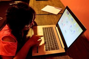 Niños con Síndrome de Down en Chile: estudio establece que desarrollo lector es más lento que en otros países del mundo