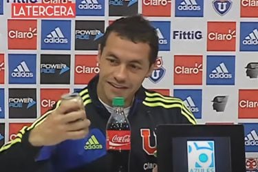 Díaz se burló de Colo Colo en una rueda de prensa el 2012.