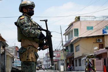 Gobierno de Lasso mide sus bases en consulta de seguridad en Ecuador