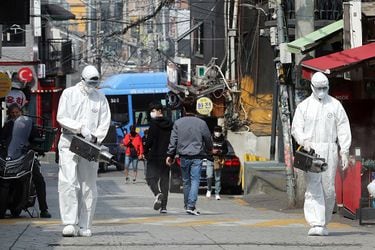 Corea del Sur aplica nuevas medidas ante récord de contagios