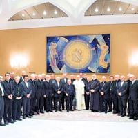 El reencuentro de los obispos chilenos tras la fría cita con el Papa Francisco 