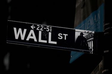 Wall Street anota fuerte caída por temores a recesión y la Bolsa de Santiago se acopla a la tendencia