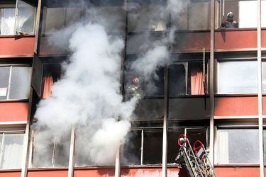 Incendio afecta a edificio en Valparaíso: no se reportan lesionados