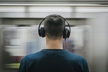 Cable vs Bluetooth: Quién domina el mercado de los audífonos