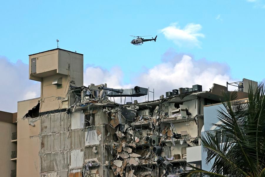 Reportan 9 argentinos, 6 paraguayos y 3 uruguayos entre los desaparecidos  tras derrumbe de edificio en Miami - La Tercera