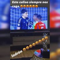 “Siempre nos caga ese cul...”: Arturo Vidal explota contra árbitro venezolano tras goleada de Argentina sobre Chile