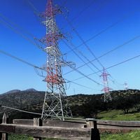 Se endurece pugna eléctrica: generadores exigen a transmisoras millonario pago