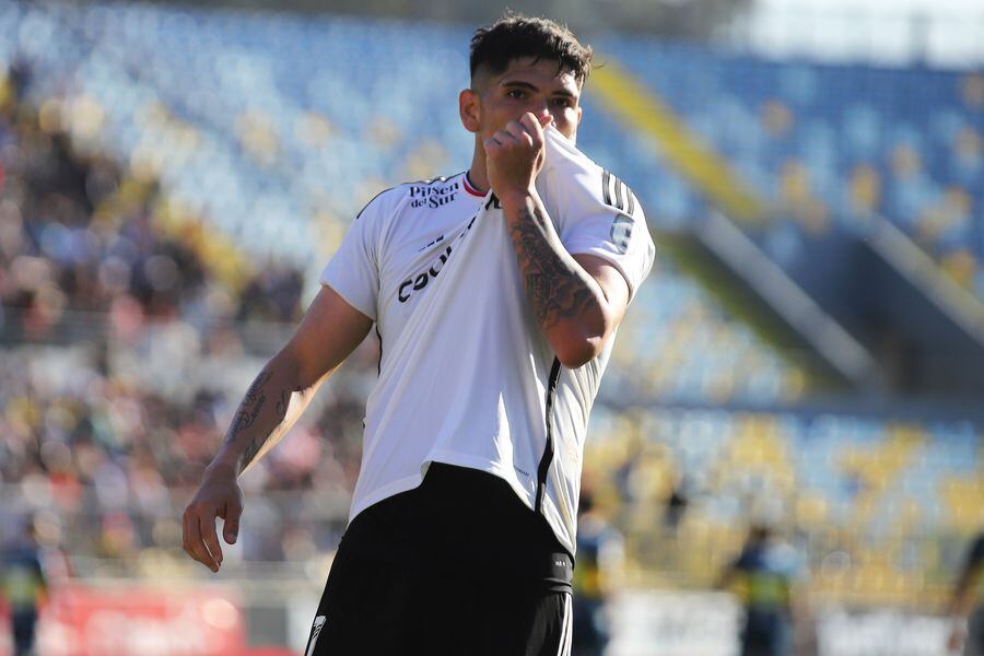 Gustavo Quinteros salió en defensa de Carlos Palacios tras la divulgación de un video que mostraba al jugador en un partido amateur.