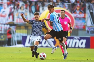 Sorpresa en Colo Colo: Gustavo Quinteros saca de la titularidad a Agustín Bouzat