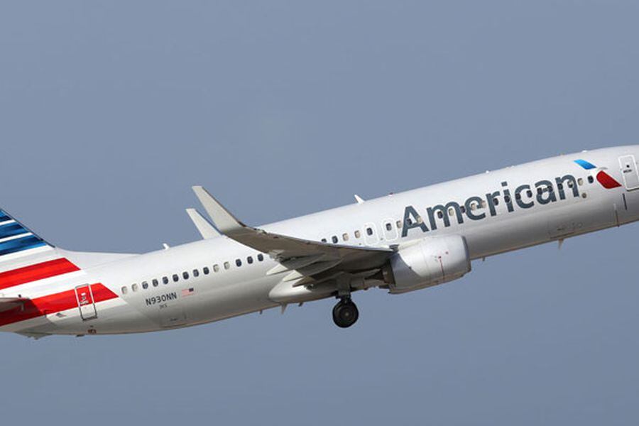 american-airlines-plane