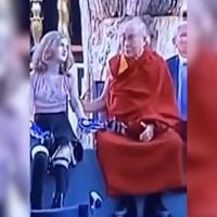 Revelan nuevo polémico video del Dalai Lama