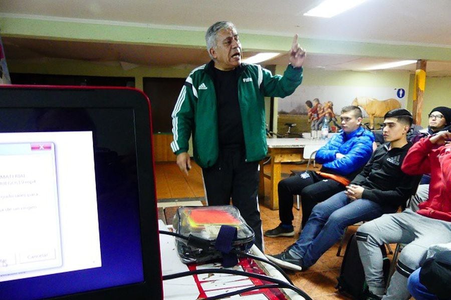 Braulio Arenas, en una clase como instrucción en la ANFA