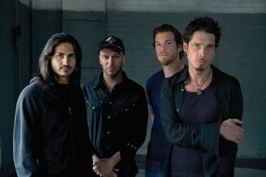 Audioslave-UMG-Ethan-A.-Russell-2005