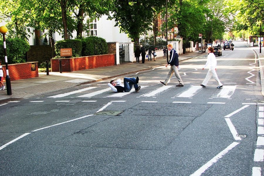 MARIO SIESTA EN ABBEY ROAD