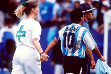 Una enfermera acompañó a Diego Maradona al control antidopaje en el Mundial de Estados Unidos 1994.