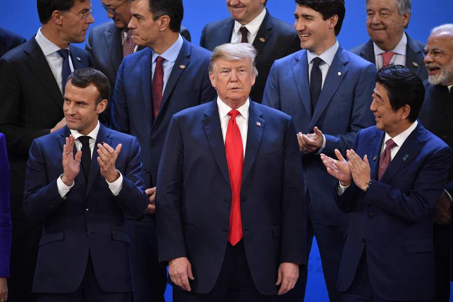 US President Donald Trump (C) France's President Emmanuel Macron (L)