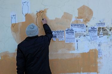 El artista callejero que denuncia la guerra de Ucrania en los muros de Borovsk