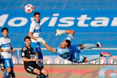 Sebastián Pérez, durante el partido entre la Universidad Católica y Colo Colo, por el Torneo Nacional. FOTO: Agencia Uno.