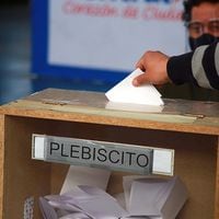 Chilenos en el extranjero: revisa cómo cambiar tu domicilio electoral de cara al plebiscito de salida de nueva Constitución