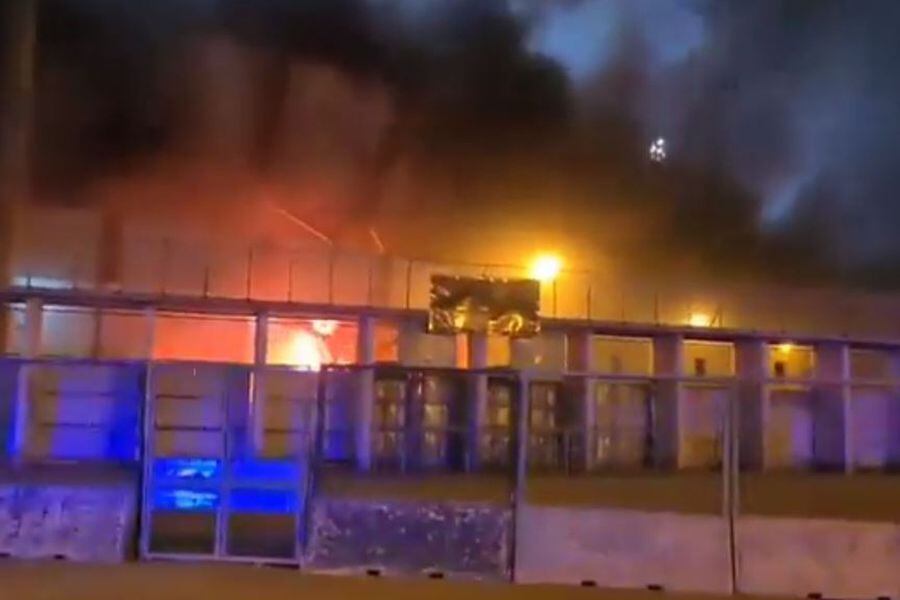 El fuego en el estadio del Taranto.