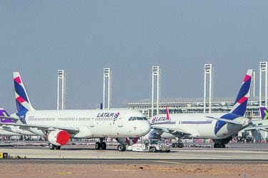 Acciones de Latam Airlines extienden su desplome