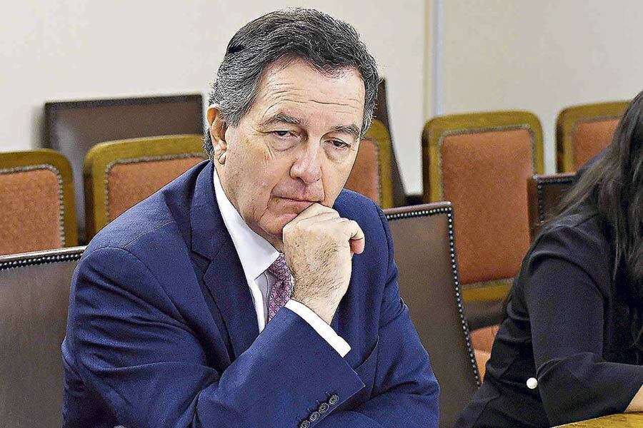 El excanciller Roberto Ampuero es reemplazado por Teodoro Ribera.