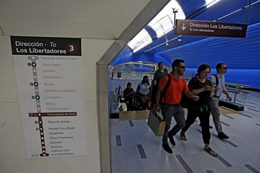 La nueva línea del Metro generó expectación en su apertura. Foto: AgenciaUno